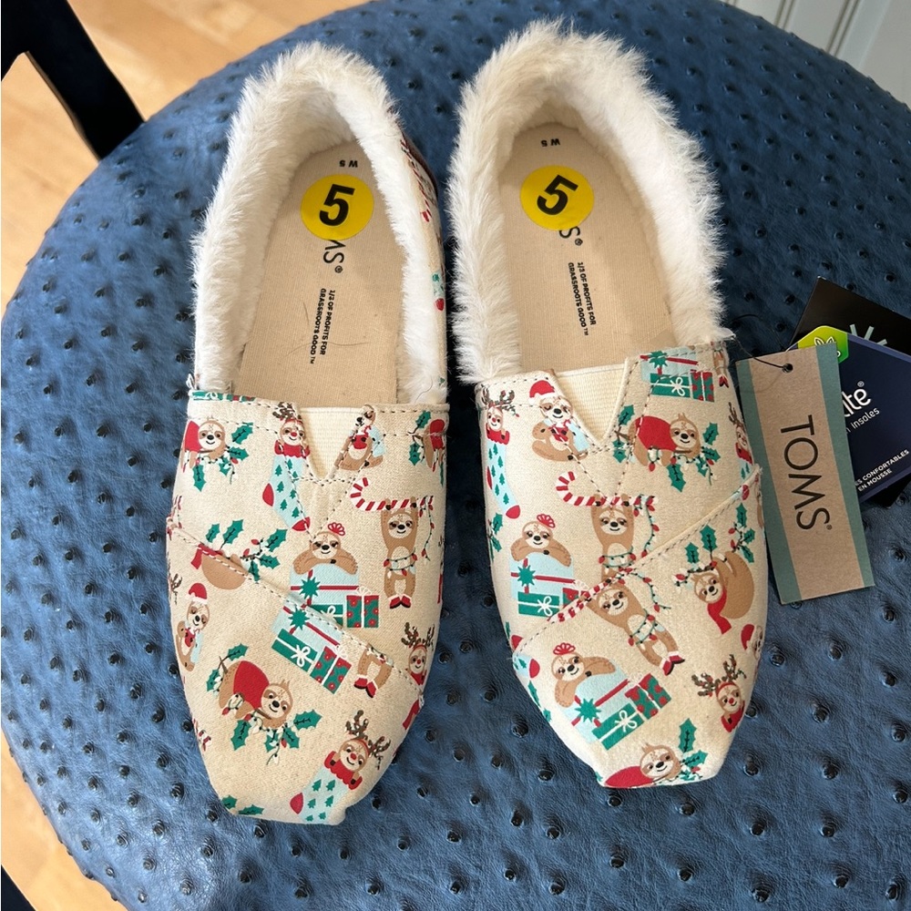 Toms Christmas sloth unisex lined slippers NWT